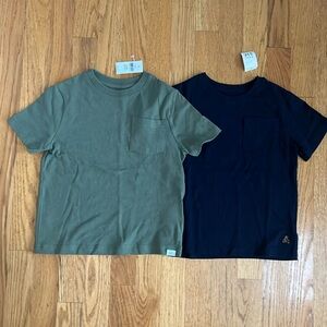 Gap NWT T-shirt lot of 2.  Olive & Navy Short Sleeve Pocket Tees